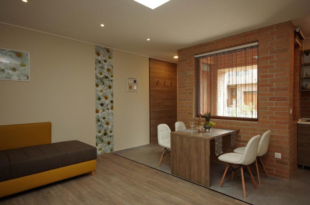 Mosoly Deluxe Apartman Jula Exterior foto